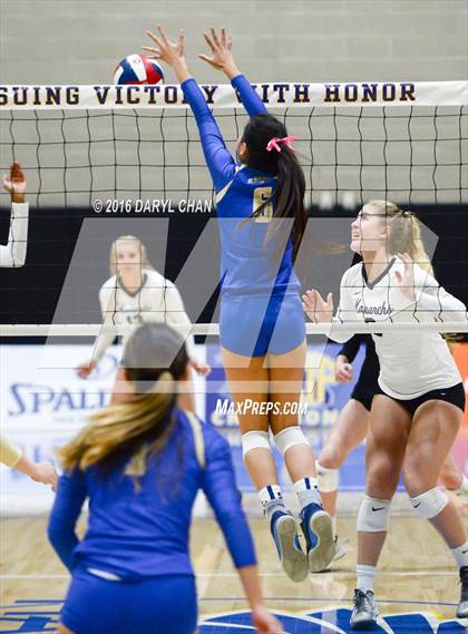 Thumbnail 3 in Archbishop Mitty vs. Santa Margarita (CIF State Open Division Final) photogallery.
