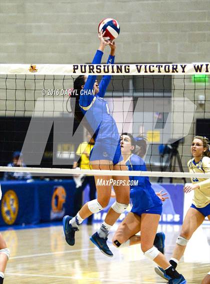 Thumbnail 2 in Archbishop Mitty vs. Santa Margarita (CIF State Open Division Final) photogallery.
