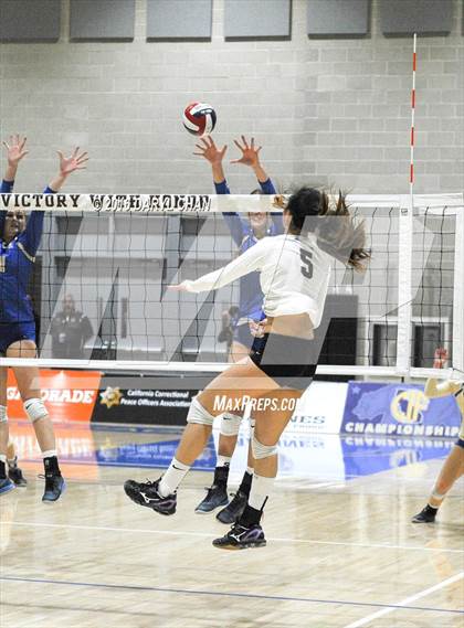 Thumbnail 3 in Archbishop Mitty vs. Santa Margarita (CIF State Open Division Final) photogallery.