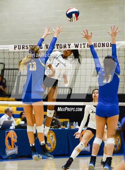 Thumbnail 2 in Archbishop Mitty vs. Santa Margarita (CIF State Open Division Final) photogallery.