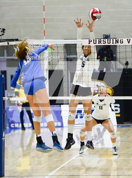 Thumbnail 3 in Archbishop Mitty vs. Santa Margarita (CIF State Open Division Final) photogallery.