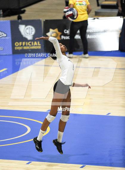 Thumbnail 2 in Archbishop Mitty vs. Santa Margarita (CIF State Open Division Final) photogallery.