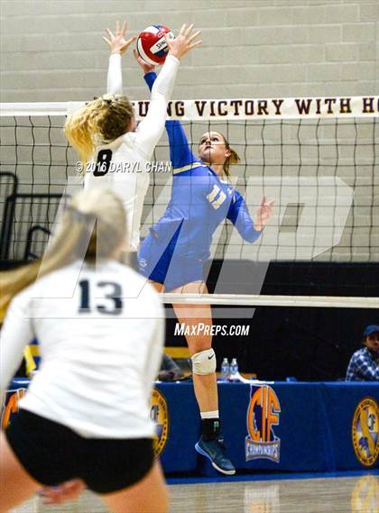Thumbnail 2 in Archbishop Mitty vs. Santa Margarita (CIF State Open Division Final) photogallery.