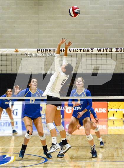 Thumbnail 2 in Archbishop Mitty vs. Santa Margarita (CIF State Open Division Final) photogallery.