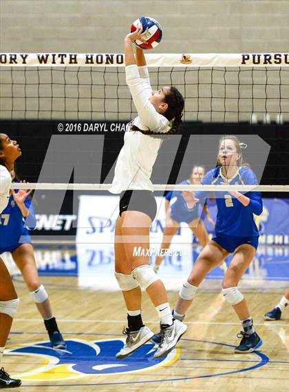 Thumbnail 3 in Archbishop Mitty vs. Santa Margarita (CIF State Open Division Final) photogallery.