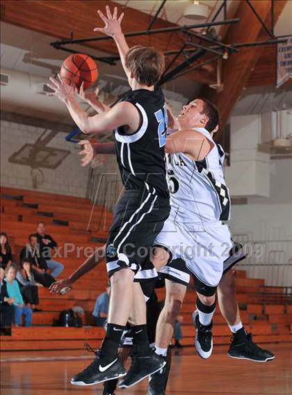 Thumbnail 1 in Palos Verdes Peninsula vs Villa Park (MaxPreps Holiday Classic) photogallery.