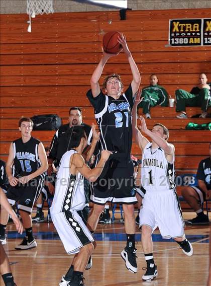 Thumbnail 3 in Palos Verdes Peninsula vs Villa Park (MaxPreps Holiday Classic) photogallery.