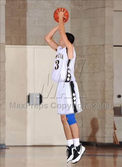 Thumbnail 2 in Palos Verdes Peninsula vs Villa Park (MaxPreps Holiday Classic) photogallery.