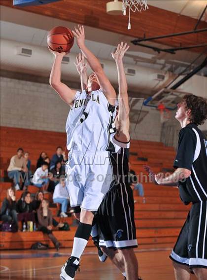 Thumbnail 1 in Palos Verdes Peninsula vs Villa Park (MaxPreps Holiday Classic) photogallery.