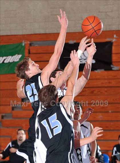Thumbnail 3 in Palos Verdes Peninsula vs Villa Park (MaxPreps Holiday Classic) photogallery.