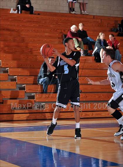 Thumbnail 3 in Palos Verdes Peninsula vs Villa Park (MaxPreps Holiday Classic) photogallery.