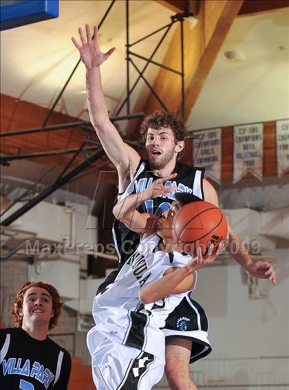 Thumbnail 1 in Palos Verdes Peninsula vs Villa Park (MaxPreps Holiday Classic) photogallery.