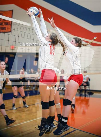Thumbnail 3 in Eau Claire vs. Constatine (SAC Tournament) photogallery.