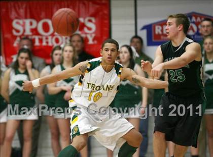 Thumbnail 1 in De La Salle vs. Castro Valley (CIF NCS D1 Final) photogallery.