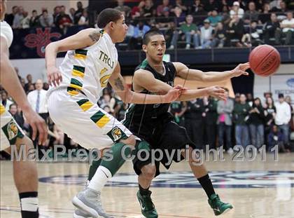 Thumbnail 1 in De La Salle vs. Castro Valley (CIF NCS D1 Final) photogallery.