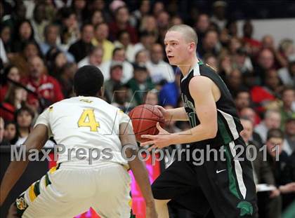 Thumbnail 3 in De La Salle vs. Castro Valley (CIF NCS D1 Final) photogallery.