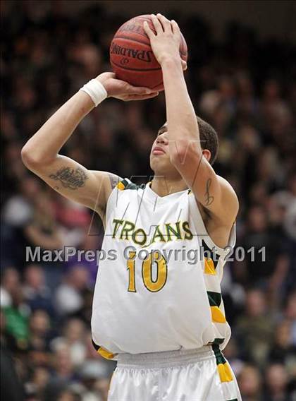 Thumbnail 2 in De La Salle vs. Castro Valley (CIF NCS D1 Final) photogallery.