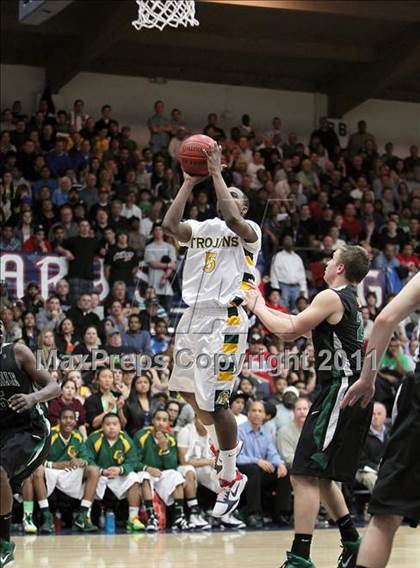 Thumbnail 2 in De La Salle vs. Castro Valley (CIF NCS D1 Final) photogallery.