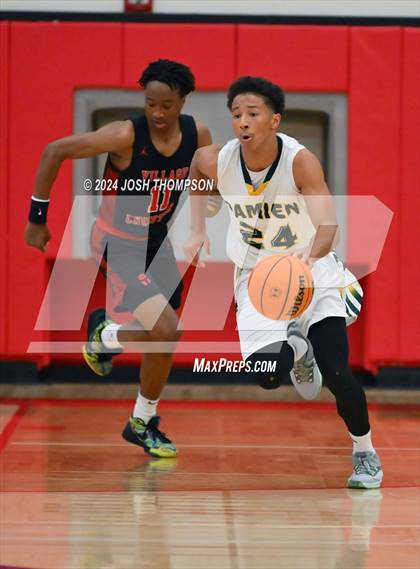 Thumbnail 2 in Village Christian vs. Damien photogallery.