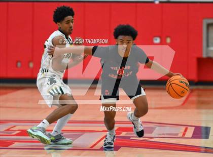 Thumbnail 2 in Village Christian vs. Damien photogallery.
