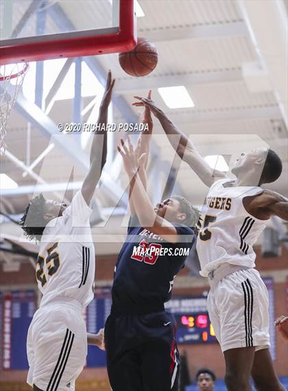Thumbnail 3 in Tulare Western vs. Edison (Central Valley Showcase) photogallery.