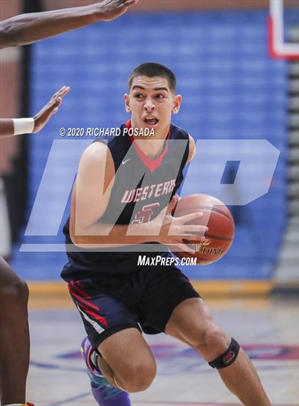 Thumbnail 1 in Tulare Western vs. Edison (Central Valley Showcase) photogallery.