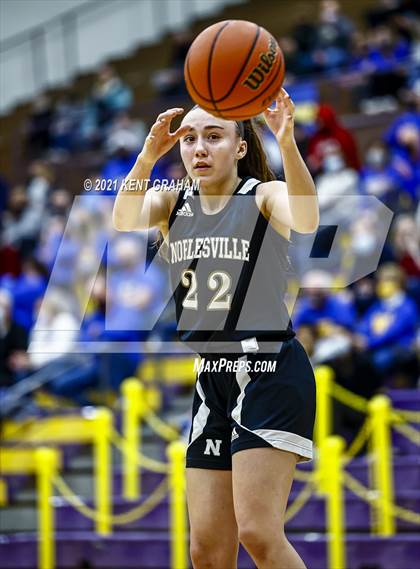 Thumbnail 1 in Noblesville vs Homestead  (IHSAA 4A Regional Semifinal) photogallery.