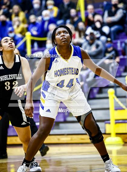 Thumbnail 2 in Noblesville vs Homestead  (IHSAA 4A Regional Semifinal) photogallery.