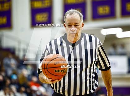 Thumbnail 3 in Noblesville vs Homestead  (IHSAA 4A Regional Semifinal) photogallery.