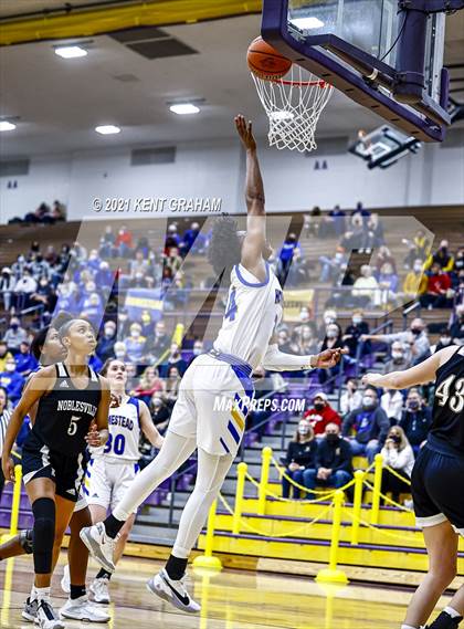 Thumbnail 1 in Noblesville vs Homestead  (IHSAA 4A Regional Semifinal) photogallery.