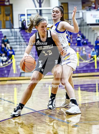 Thumbnail 1 in Noblesville vs Homestead  (IHSAA 4A Regional Semifinal) photogallery.