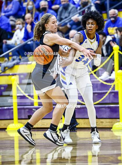 Thumbnail 2 in Noblesville vs Homestead  (IHSAA 4A Regional Semifinal) photogallery.