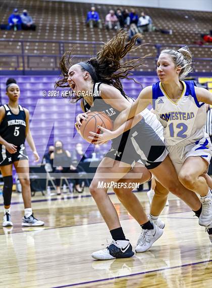 Thumbnail 3 in Noblesville vs Homestead  (IHSAA 4A Regional Semifinal) photogallery.