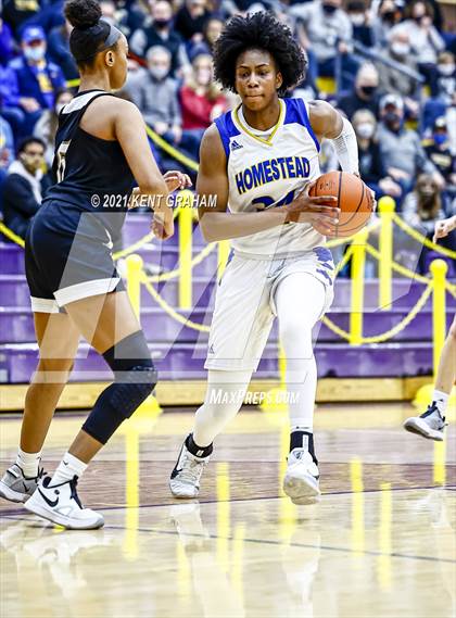 Thumbnail 1 in Noblesville vs Homestead  (IHSAA 4A Regional Semifinal) photogallery.