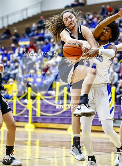 Thumbnail 3 in Noblesville vs Homestead  (IHSAA 4A Regional Semifinal) photogallery.
