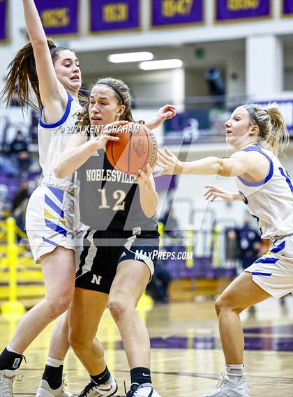 Thumbnail 3 in Noblesville vs Homestead  (IHSAA 4A Regional Semifinal) photogallery.