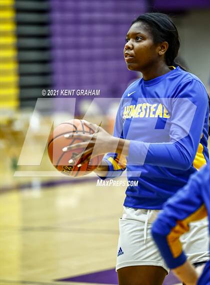 Thumbnail 1 in Noblesville vs Homestead  (IHSAA 4A Regional Semifinal) photogallery.