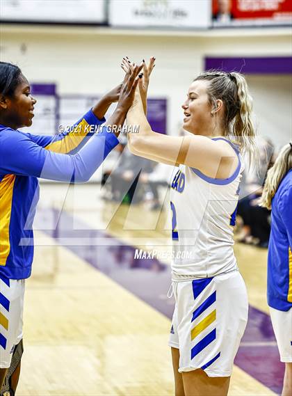 Thumbnail 1 in Noblesville vs Homestead  (IHSAA 4A Regional Semifinal) photogallery.
