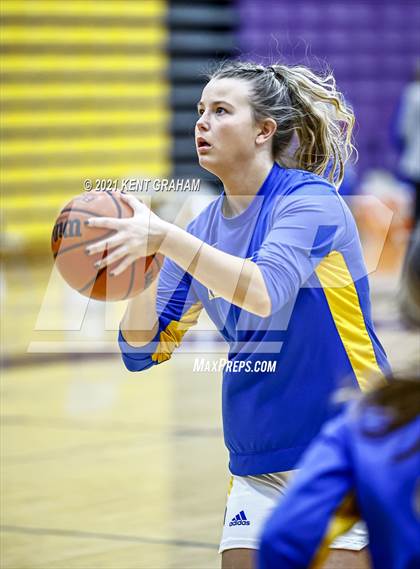 Thumbnail 2 in Noblesville vs Homestead  (IHSAA 4A Regional Semifinal) photogallery.