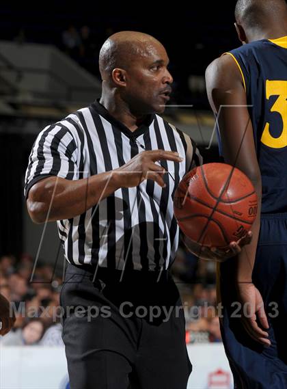 Thumbnail 3 in El Toro vs. Santa Monica (CIF SS D1A Final) photogallery.