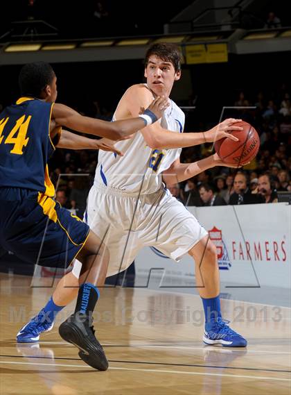 Thumbnail 2 in El Toro vs. Santa Monica (CIF SS D1A Final) photogallery.