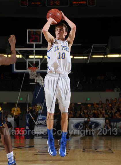 Thumbnail 3 in El Toro vs. Santa Monica (CIF SS D1A Final) photogallery.