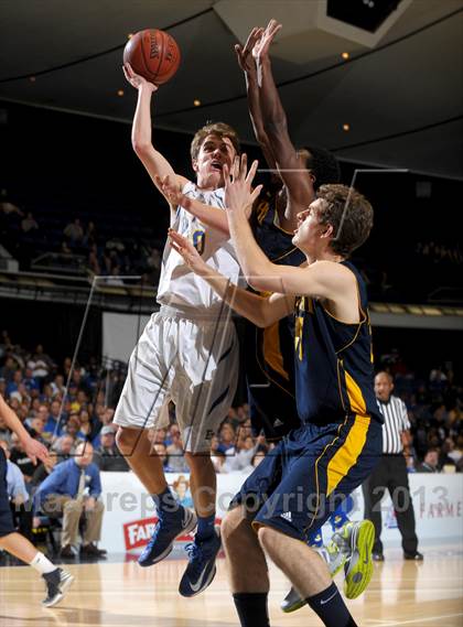 Thumbnail 3 in El Toro vs. Santa Monica (CIF SS D1A Final) photogallery.