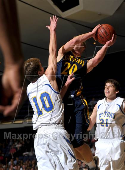 Thumbnail 3 in El Toro vs. Santa Monica (CIF SS D1A Final) photogallery.