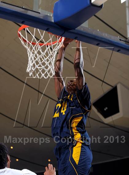 Thumbnail 3 in El Toro vs. Santa Monica (CIF SS D1A Final) photogallery.