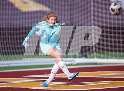 Thumbnail 2 in Barbers Hill vs. Foster (UIL 5A Region 3 & 4 Area) photogallery.