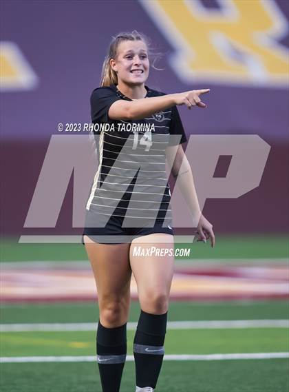 Thumbnail 3 in Barbers Hill vs. Foster (UIL 5A Region 3 & 4 Area) photogallery.
