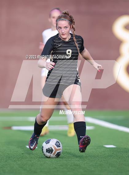 Thumbnail 1 in Barbers Hill vs. Foster (UIL 5A Region 3 & 4 Area) photogallery.