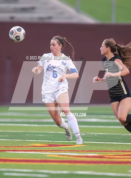 Thumbnail 3 in Barbers Hill vs. Foster (UIL 5A Region 3 & 4 Area) photogallery.