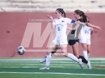 Thumbnail 3 in Barbers Hill vs. Foster (UIL 5A Region 3 & 4 Area) photogallery.